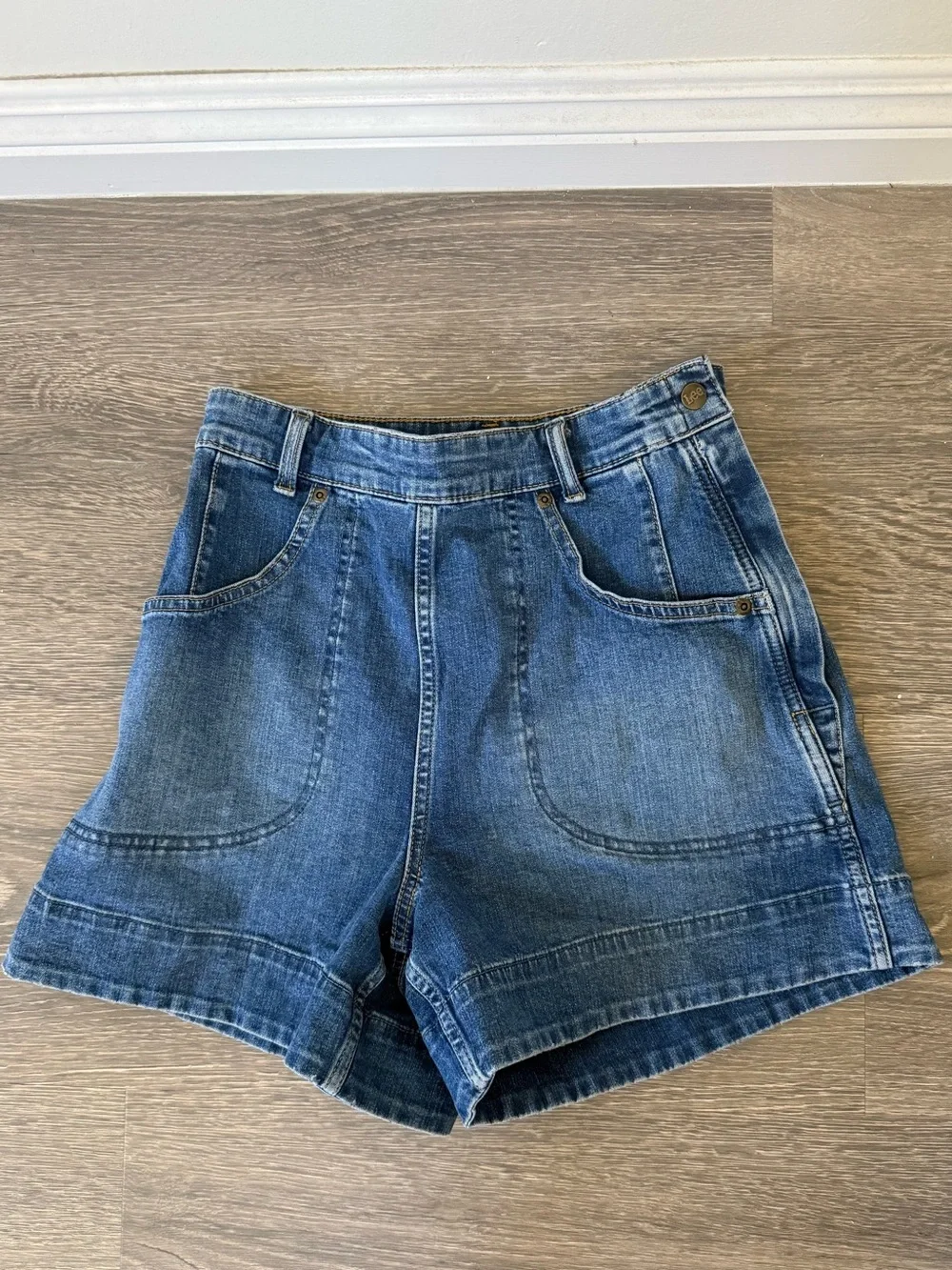 Lee Classic High-Waist Blue Denim Women's Shorts